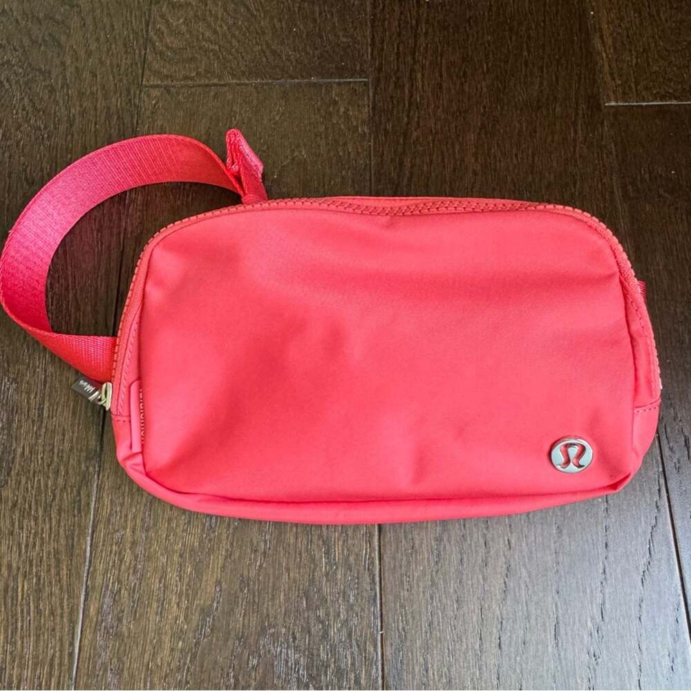 Lululemon Everywhere Belt Bag 1L Pale Raspberry